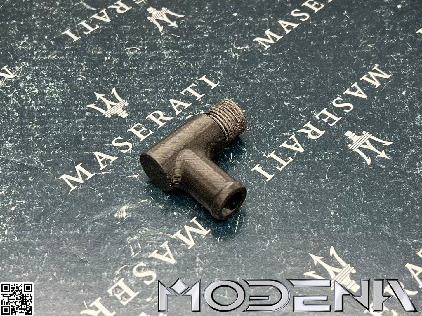 Ventildeckel Winkelanschluss Kurbelgehäuseentlüftung für Maserati 4 Ventil V6 V8